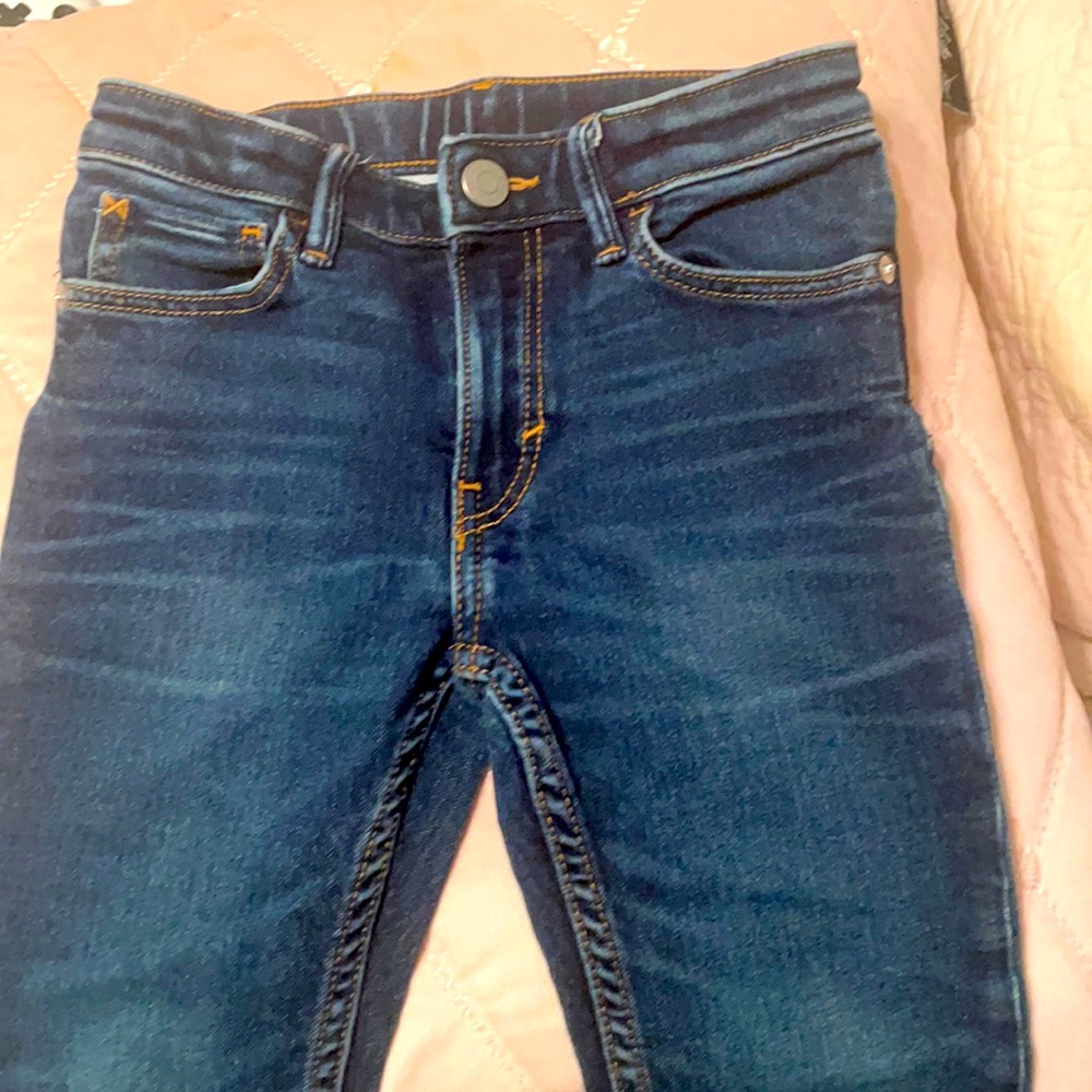 H & M dark jeans boys size 6-7 yrs. old. EUC. *2